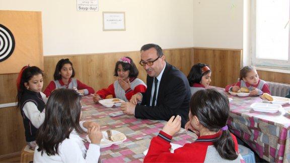 İlçe Milli Eğitim Müdürümüz Sayın Yılmaz CEYLAN Atatürk İlkokulunu Ziyaret Etti