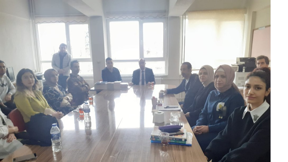 İlçe Milli Eğitim Müdürümüz sayın Resul ÇEVİK İlçemiz Karacaşar Ortaokul ve  İlkokulu'nu ziyaret etti.