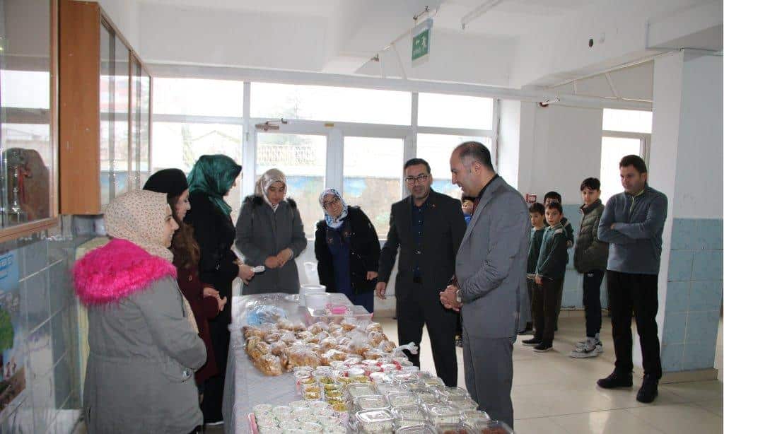 İlçe Milli Eğitim Müdürümüz sayın Resul ÇEVİK ilçemiz Alparslan Ortaokulu ve Karavezir İlkokulunu ziyaret ederek ''Dönem Sonu Faaliyet Planı'' kapsamında yapılan etkinliklere katıldı.