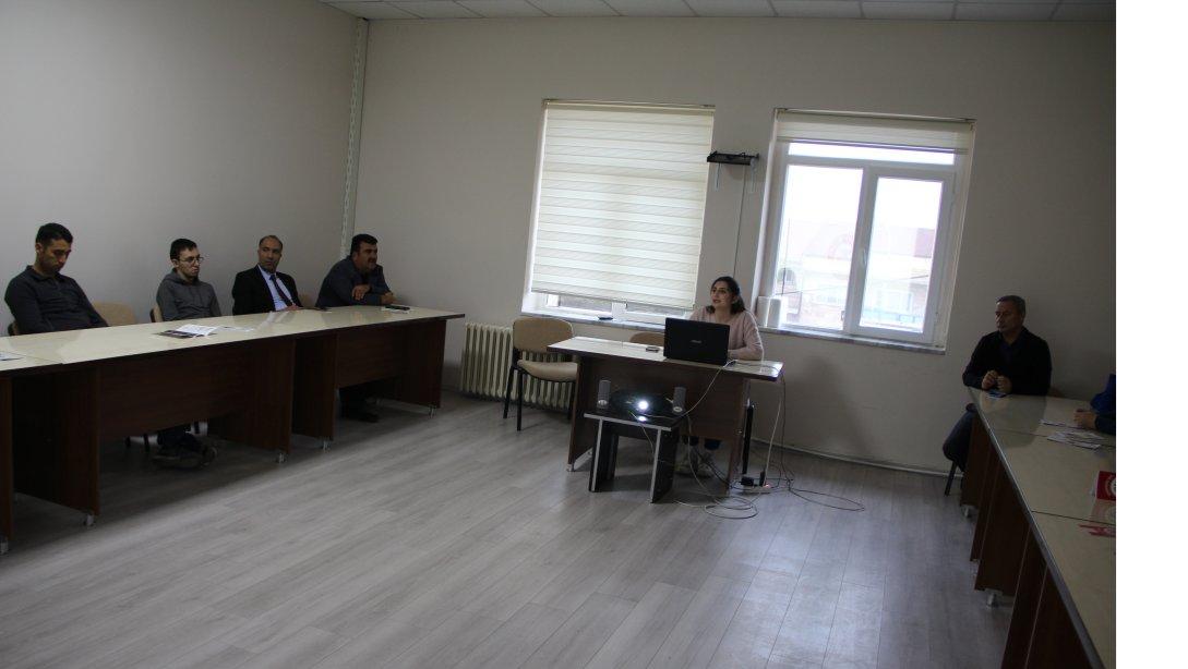 Gülşehir Devlet Hastanesi Doktoru Eda ŞİMŞEK İlçe Milli Eğitim Müdürlüğümüz Personeline Verem Hastalığı Konulu Seminer verdi.