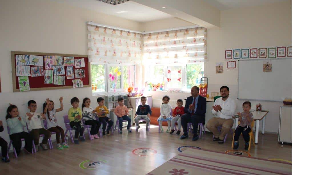 İlçe Milli Eğitim Müdürümüz sayın Resul ÇEVİK İlçemiz Tomurcuk Anaokulu'nu ziyaret etti.