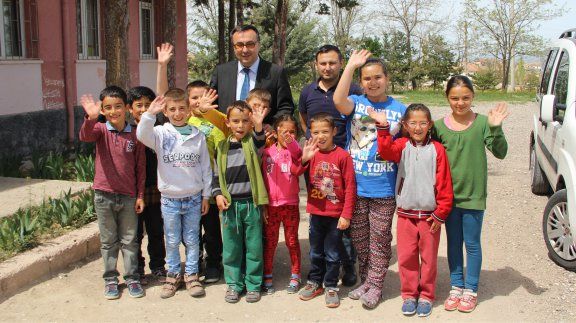 İlçe Milli Eğitim Müdürümüz Sayın Yılmaz CEYLAN Sabah Mesaisine Köy Okullarında Başladı