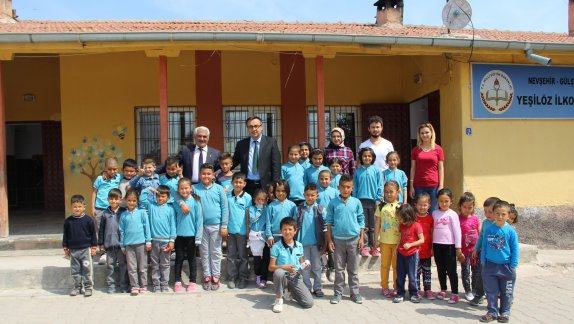 İlçe Milli Eğitim Müdürümüz Sayın Yılmaz CEYLAN Sabah Mesaisine Köy Okullarında Başladı