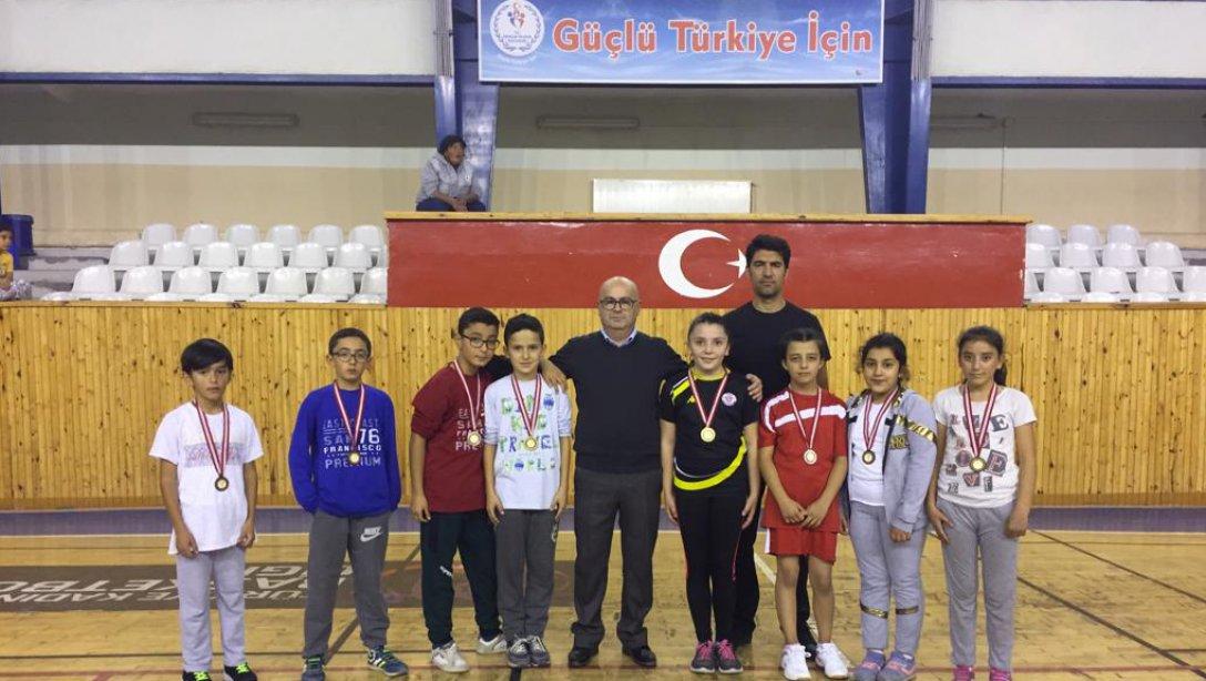 Badminton Nevşehir İl Turnuvalarında Kız ve Erkekler Kategorisinde Şampiyon Gülşehir.