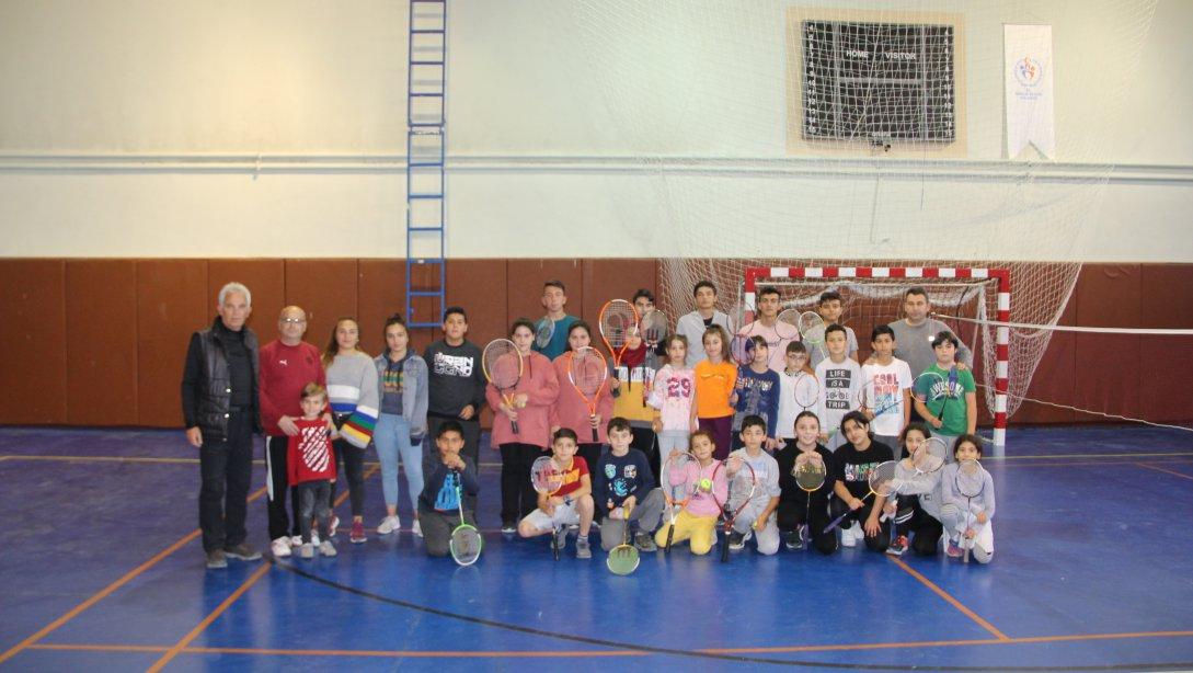18-22 Kasım Seminer Döneminde 19 Kasım İlçemiz Öğrencileri Arasında badminton Ve Futbol Turnuvası Düzenlendi.