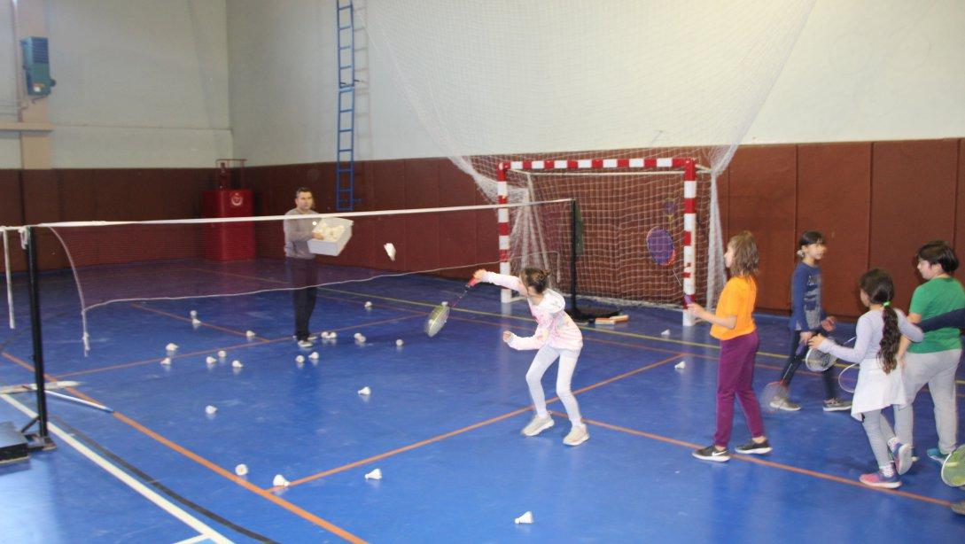 18-22 Kasım Seminer Döneminde 21 Kasım İlçemiz Öğrencileri Arasında badminton  Turnuvası Düzenlendi.