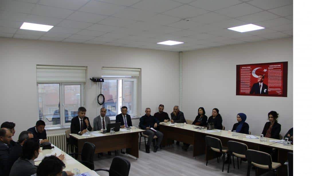 İlçe Milli Eğitim Müdürümüz sayın Resul ÇEVİK başkanlığında ilçe okul müdürleri toplantısı yapıldı.