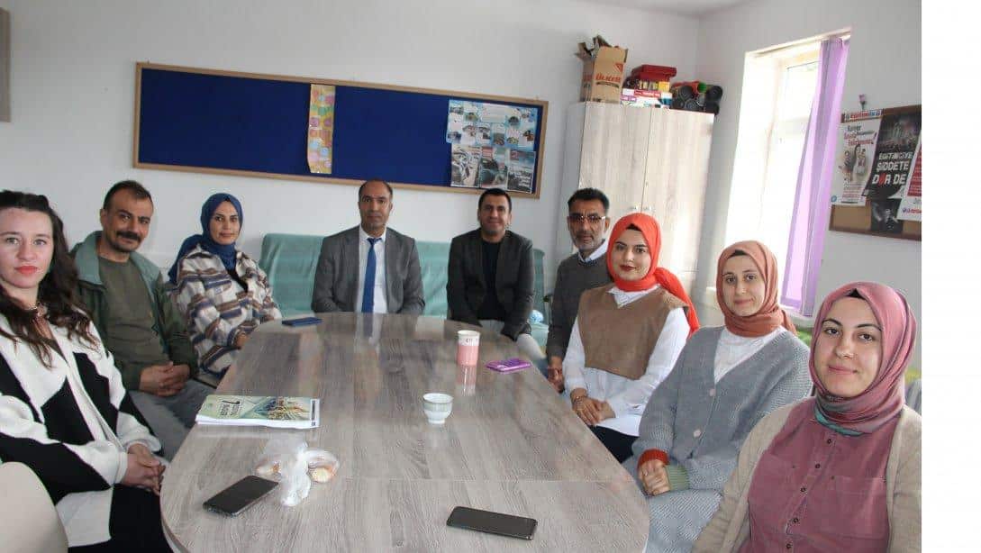 İlçe Milli Eğitim Müdürümüz sayın Resul ÇEVİK İlçemiz Emmiler İlkokulu-Ortaokulu ve Hacıhalilli İlkokulu'nu ziyaret etti.