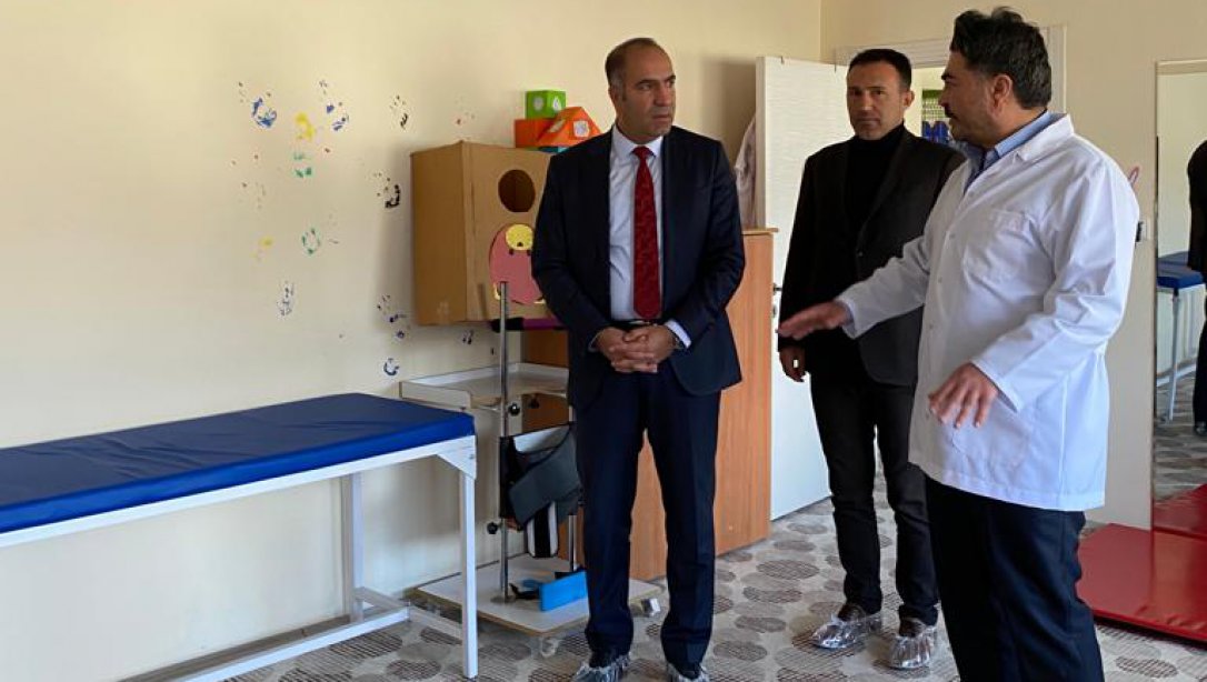 Milli Eğitim Müdürümüz sayın Resul ÇEVİK ve şube müdürümüz sayın Bekir Altuğ ASLAN Gülşehir Belediyesi Fizik Tedavi ve Rehabilitasyon merkezini ziyaret ettiler.          