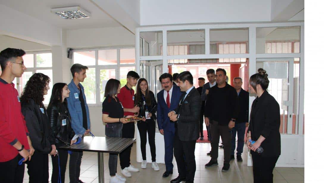 İlçe kaymakamımız sayın Mehmet ZORTUL'un katılımı ile ilçemiz Şehit Hamide Sibel Çetinkaya Anadolu Lisesi'nde öğrencilere yönelik kariyer günleri etkinliği yapıldı.