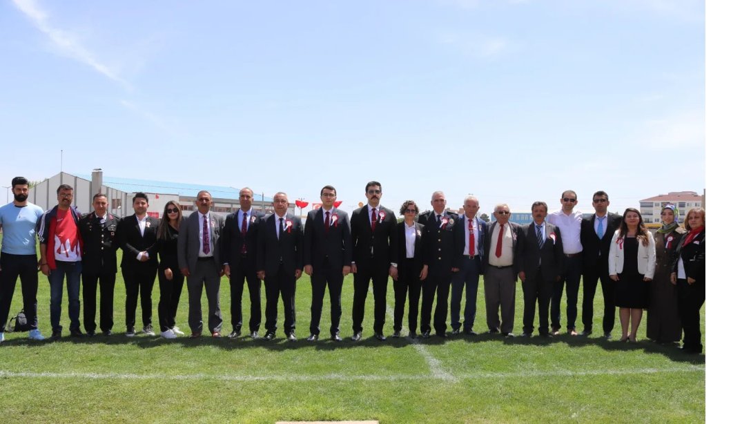 İlçe Kaymakamımız Sayın Salih GÜLTEKİN ve Gülşehir Belediye Başkanımız sayın Erkan ÇİFTCİ'nin Katılımı ile 19 Mayıs Atatürk'ü Anma Gençlik ve Spor   Bayramı'nı Coşkuyla Kutladık.