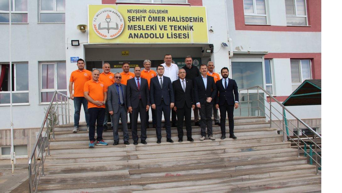 İlçemiz Şehit Ömer Halisdemir Mesleki Teknik Anadolu Lisesi Tarafından düzenelenen satranç turnuvasının açılışı ilçe kaymakamımız sayın Salih GÜLTEKİN ve belediye başkanımız sayın Erkan ÇİFTCİ'nin  katılımı ile yapıldı.