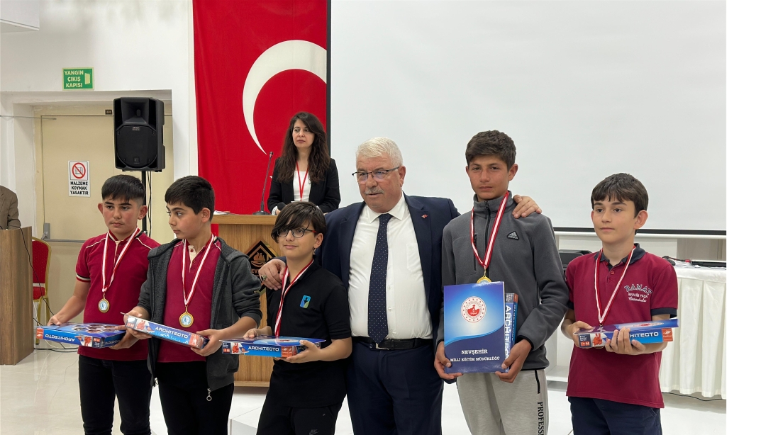 İlçemiz öğrencilerinden İl geneli yapılan Akıl ve Zeka Oyunları turnuvasında başarılı sonuçlar.